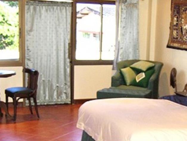 The Irish Clock Hotel Удон Тани Екстериор снимка