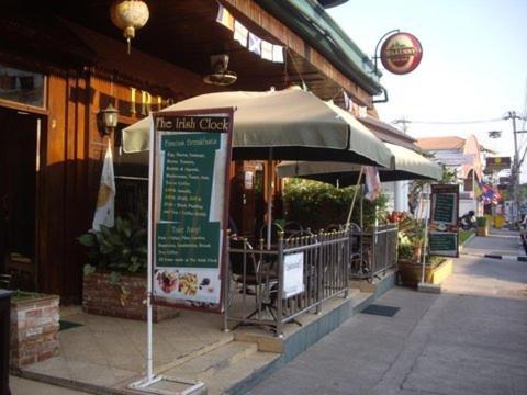 The Irish Clock Hotel Удон Тани Екстериор снимка