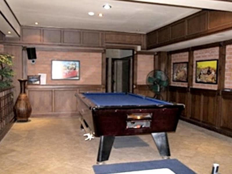 The Irish Clock Hotel Удон Тани Екстериор снимка